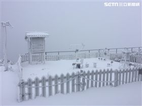 玉山下雪(圖/氣象局提供)