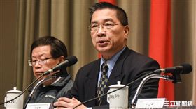 行政院發言人徐國勇召開會後記者會並公布央行總裁楊金龍人事案。 圖／記者林敬旻攝