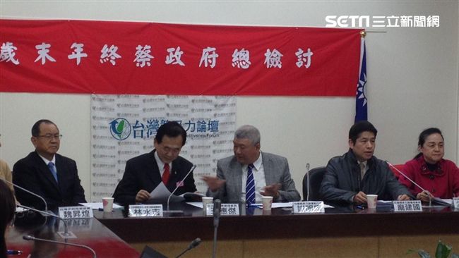 蔡政府施政悶經濟　社團評比不及格