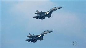 解放軍殲-16戰機_http://mil.news.sina.com.cn/jssd/2018-01-31/doc-ifyqyuhy7846356.shtml