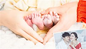  張杰跟謝娜雙胞胎女兒，新生兒腳丫照片。(合成圖/翻攝自張杰微博)