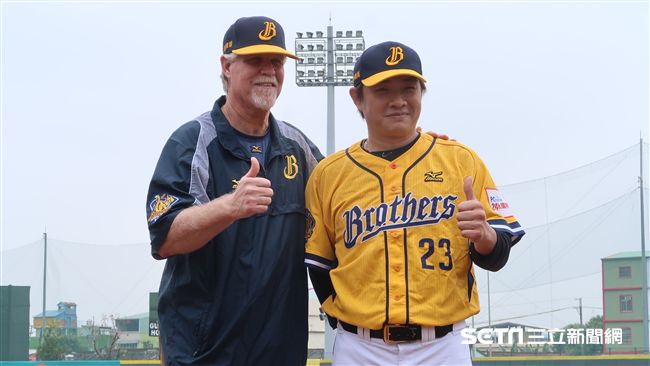 辜仲諒罕見現身開訓　彭政閔再當隊長