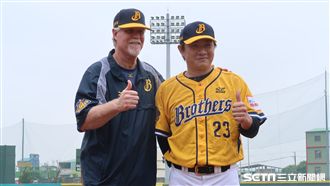 辜仲諒罕見現身開訓　彭政閔再當隊長