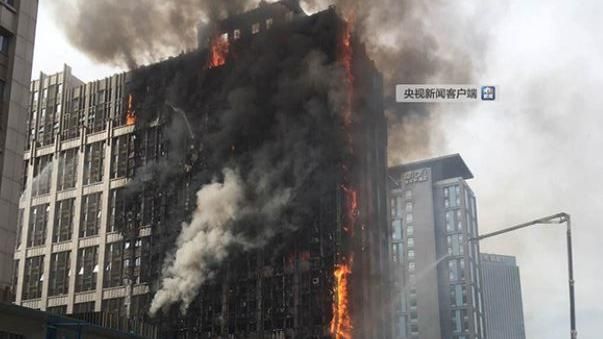 驚心！陸20層高樓陷火海　死傷不明
