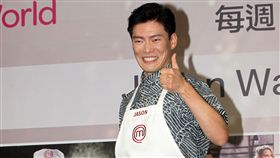 Jason Wang出席「Star World廚神當道美國版8」記者會，開心回台吃美食，滷肉飯、臭豆腐、不放過。（記者邱榮吉/攝影）