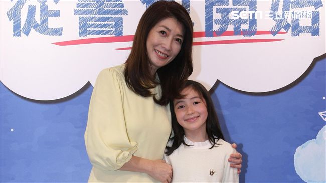 黃嘉千自認虎媽　夏天學校賒帳不敢說