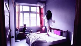 網紅罔腰、鳳梨／罔腰尬鳳梨臉書