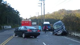 苗栗造橋鄉台13甲線公路清晨發生兩車相撞車禍，回娘家的王妻不幸身亡。圖／翻攝