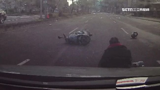 撞靈車向屍體道歉　男遇假車禍狂賠錢