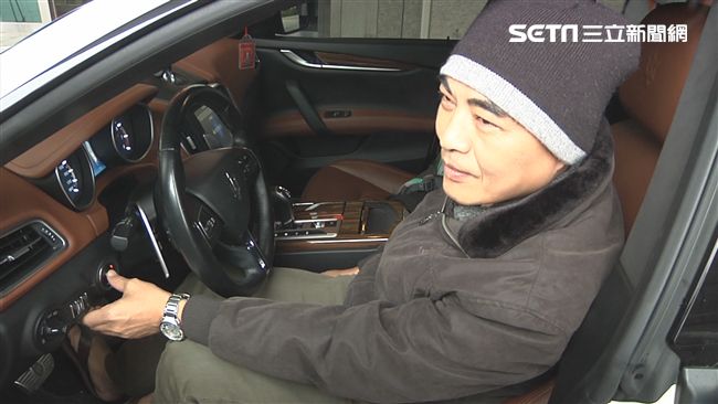 霸氣父抱百萬現金　買下海神超跑送兒