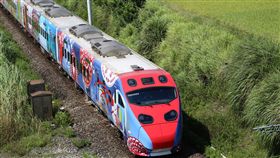 洄瀾之心觀光專列　2月10日首航（2）花蓮旅宿業者結合台鐵推出「洄瀾之心」，以普悠瑪彩繪列車行駛，每天往返台北－花蓮一車次，2月10日首航。中央社記者李先鳳攝　107年1月18日