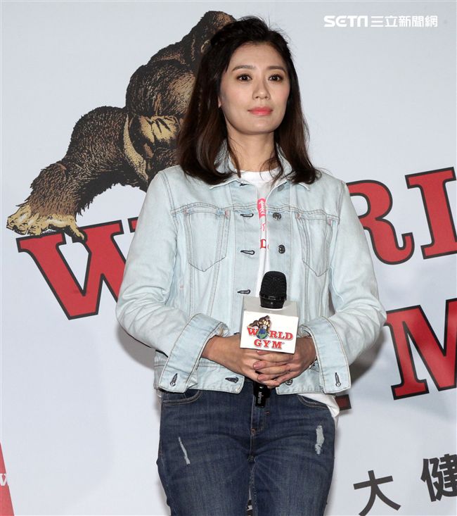 幸福媽咪賈靜雯擔任捐款嘉賓，為公益獻愛心。（記者邱榮吉/攝影）