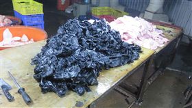 豬肉,脫毛,瀝青,士林地檢,環南市場,滷味攤,麵攤,衛生局,黑心,業者,賺錢,利益
翻攝畫面