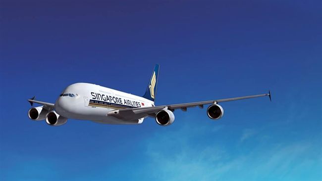 有自稱是新加坡航空的空姐抱怨，自己因為拿了飯店貴賓區的水就被開除。（示意圖／翻攝自Singapore Airlines臉書）