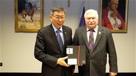 台北市長柯文哲拜訪波蘭前總統華勒沙
台北市長柯文哲拜訪波蘭前總統華勒沙，向他請教轉型
正義的問題。
中央社記者林育立波蘭格丹斯克攝　107年2月3日