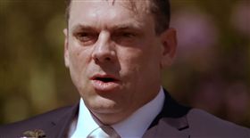 第一眼就要結婚　他看到新娘轉頭罵：Oh shit！
圖／翻攝自youtube