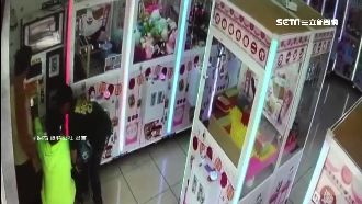 3學生破壞娃娃機兌幣　業者批搞破壞