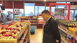 波蘭想念台灣味　柯P直衝超商找泡麵