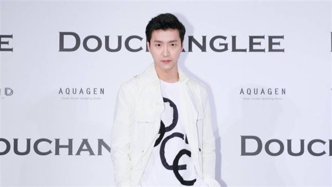 江宏傑挑戰時裝秀　網友：哪來的型男