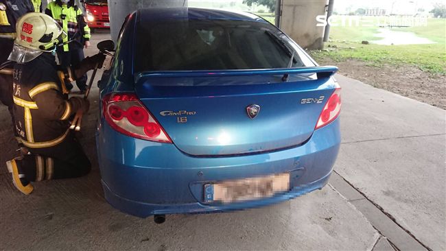 年關難過！情侶相約車上燒炭2死….