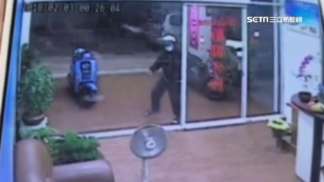 男搶養生館失敗　竟返回店家「討鞋」