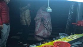 雞排,天氣,冷,狂,外送,棉被,客人
https://www.facebook.com/213583661999169/photos/pcb.1775547299136123/1775546429136210/?type=3&theater