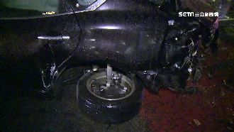 疑酒駕自撞橋護欄　碎片散落找嘸駕駛