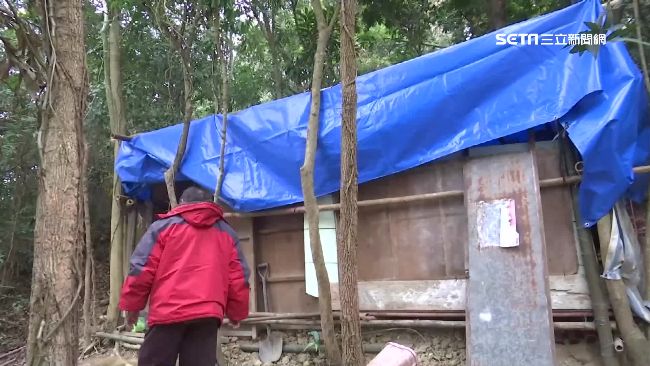 7旬翁帶女住帆布屋　義工團幫蓋新家