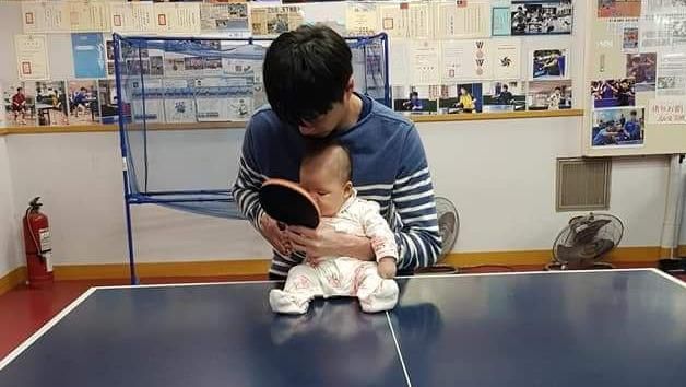江宏傑教小小愛打桌球　超萌畫面曝光