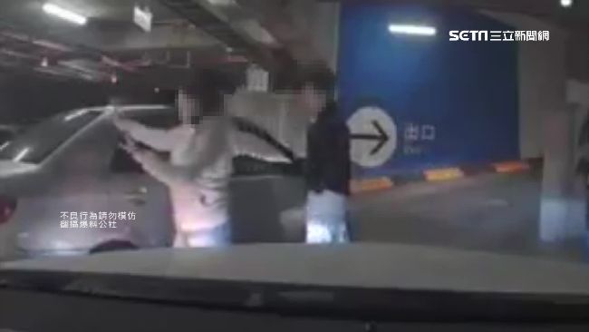 又見人肉佔車位　霸氣怒嗆還作勢打人