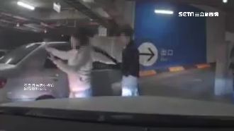 又見人肉佔車位　霸氣怒嗆還作勢打人