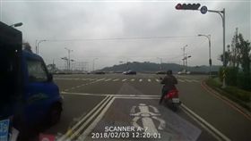 苗栗,竹聯幫,涂讓麟,告別式,出殯,車隊,闖紅燈(圖/翻攝爆料公社)