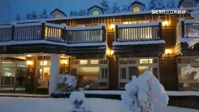 持續降雪！太平山宛如雪白童話世界
