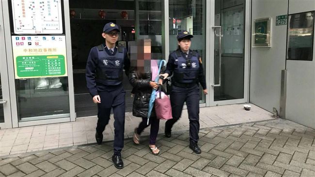 警寒冬送暖關懷街友　意外查獲通緝犯