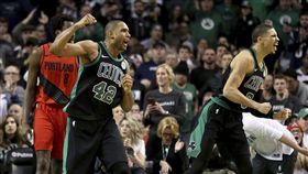 ▲綠衫軍靠著當家中鋒Al Horford壓哨跳投逆轉，收下4連勝。（圖／美聯社／達志影像）