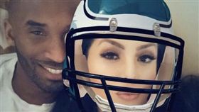 ▲Kobe貼出與老婆準備觀戰超級盃的照片。（圖／翻攝自Kobe Bryant的IG）