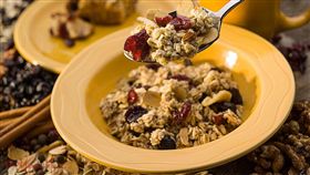 燕麥,麥片 ▲圖／攝影者photogmateo, flickr CC License (https://www.flickr.com/photos/photogmateo/11214007026/)