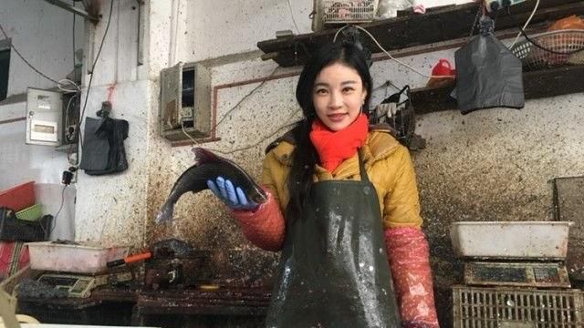 江蘇正妹魚販爆紅　氣質直逼劉亦菲