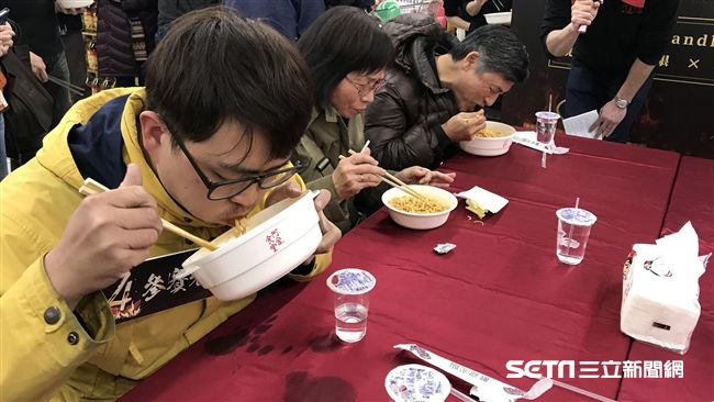 期間限定！一百萬辣度鬼椒麻辣乾拌麵