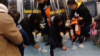 童車上吐奶！陌生女「這樣做」超暖心