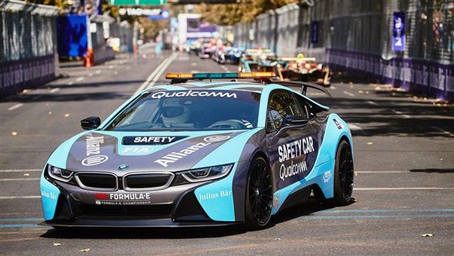 集科技與性能　i8安全前導車