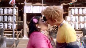 讚炎亞綸帥如白馬王子　渡邊直美「神魂顛倒」嘟嘴討親親
圖／翻攝自dailymotion
http://www.dailymotion.com/video/x5vhkv1