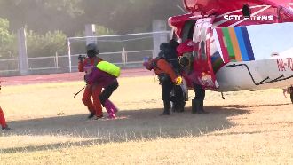 黑鷹墜海失聯　資深飛官質疑機械故障