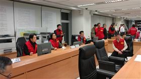 行政院長賴清德及政院相關人員亦進駐應變中心。（行政院提供）