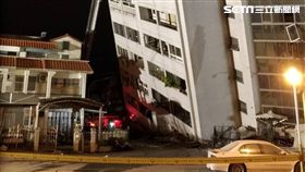 花蓮,地震,阿官火鍋，需要重機具及鋼構支撐。／翻攝畫面