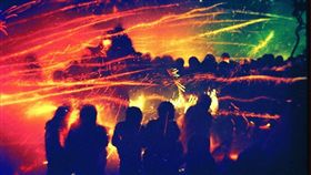 ▲台南鹽水蜂炮。（圖／嬉遊境空間構築工作室 - Diverting Scenes studi