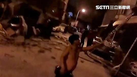 花蓮強震大樓傾斜　災民赤腳互助脫困