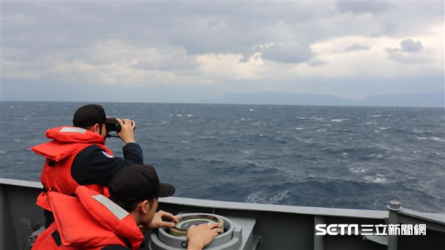黑鷹直升機搜尋　海面油漬非飛機用油