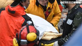 花蓮,強震,救災,受困,統帥飯店,罹難(圖/記者 林敬旻攝)