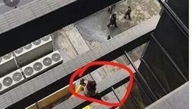 大陸,成都,大樓,輕生,圍觀,湊熱鬧,目擊者
https://www.weibo.com/1821459487/G20GpvyZK?refer_flag=1001030103_